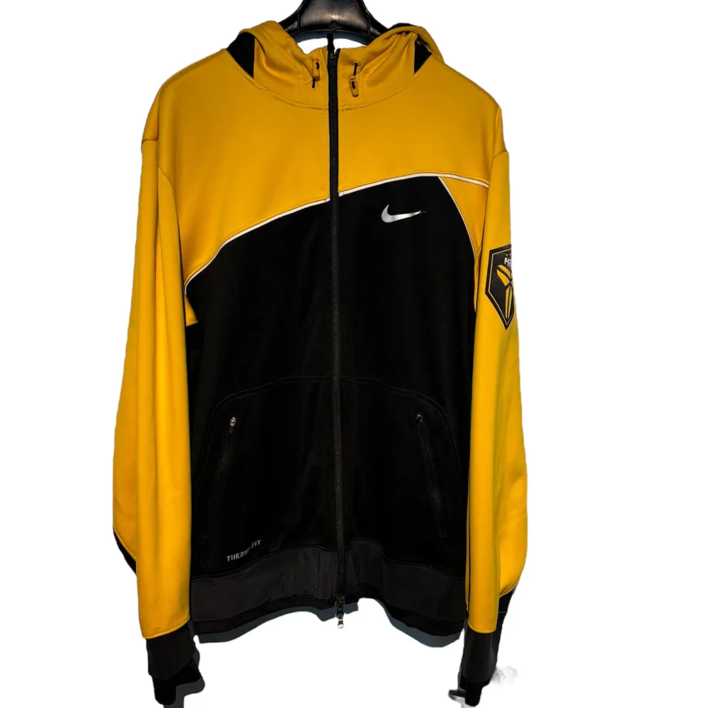 Nike Therma Kobe24 i gott skick . Hoodies.