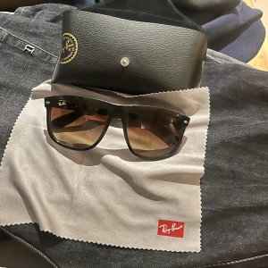 Rayban Boyfriend  - Säljer mina Rayban boyfriend då jag har andra som jag gillar mer Använda 4 gånger