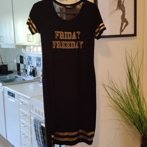 Svart klänning storlek medium - Svart kort klänning, storlek medium