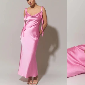 Rosa satin klänning - Säljer denna fina populära satin klänningen från Gina tricot. Aldrig använd (lappar kvar på) 