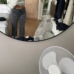 Mjukisbyxor - Säljer dessa mjukisbyxor från Gina tricot då den inte kommer till användning, bara att skriva vid frågor