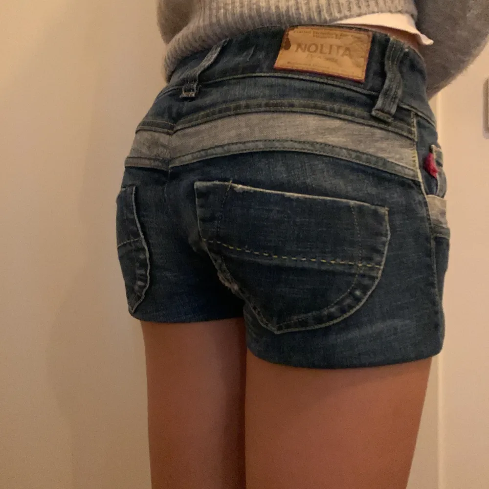 Low waist shorts som jag köpte på second hand men de passade tyvärr inte. . Jeans & Byxor.