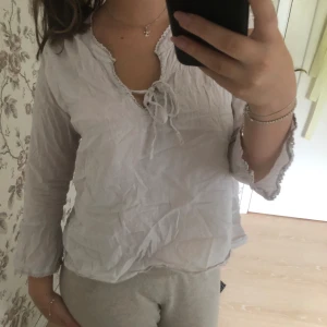 Blus - Jättefin blus som inte används. Köpt för ganska längesen men den har inga skador.