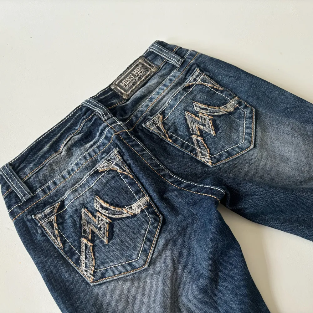 FÖRBESTÄLLDA JEANS . Jeans & Byxor.