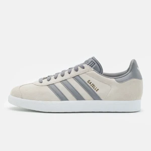 ADIDAS GAZELLE - Näst intill oanvända gazelles, köpta på zalando förra hösten för ca 1000 kr. Storlek 38 2/3. Säljer då de tyvärr är för små för mig. 💗💗💗