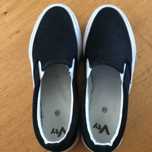 Skor - Har använt men ser ganska ut fortfarande. 