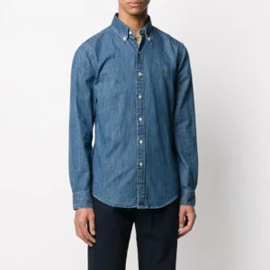 Ralph Lauren jeans skjorta Slim - Säljer nu min feta Ralph Lauren jeans skjorta då den är för liten! Den är i topp skick och använd Max 1-2 gånger!🤩 Hör av er vid funderingar!🤝