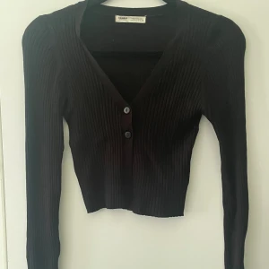 Topp svart stickad  - Svart stickad topp. 