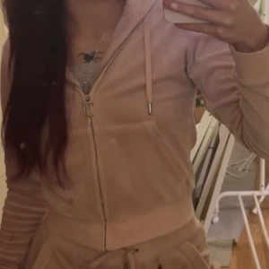 Juicy Couture - Säljer denna juicy couture koftan. Inga defekter och som ny.