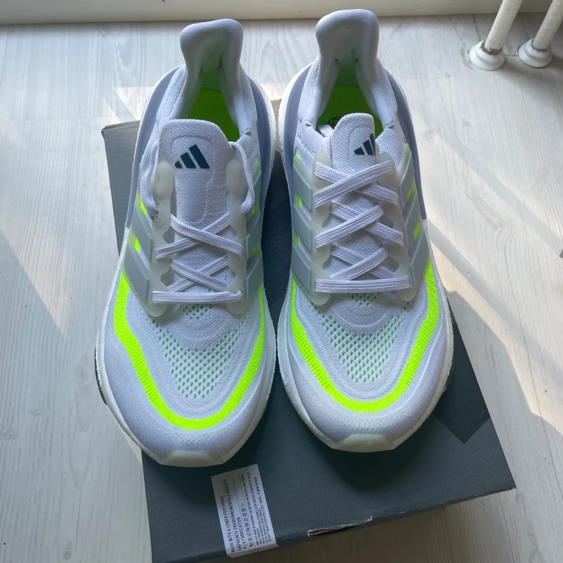 Ultraboost light W - 90