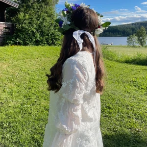 Klänning🌻 - Säljer min midsommarklänning som jag bara har använt en gång, inga defekter så är nästan som ny!!🌻🩷