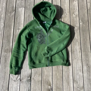 Rhinestone hoodie - Säljer en riktig fet rhinestone hoodie från Costino, storleken är M och skicket 9/10. Den är riktig fet till sommaren 