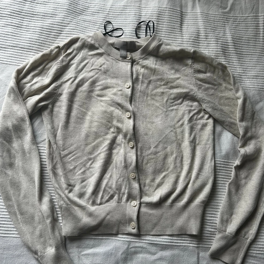 Stickad kofta med knappar  - 91