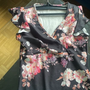 Klänning  - Säljer min klänning. Den är bara använd en gång ❤️