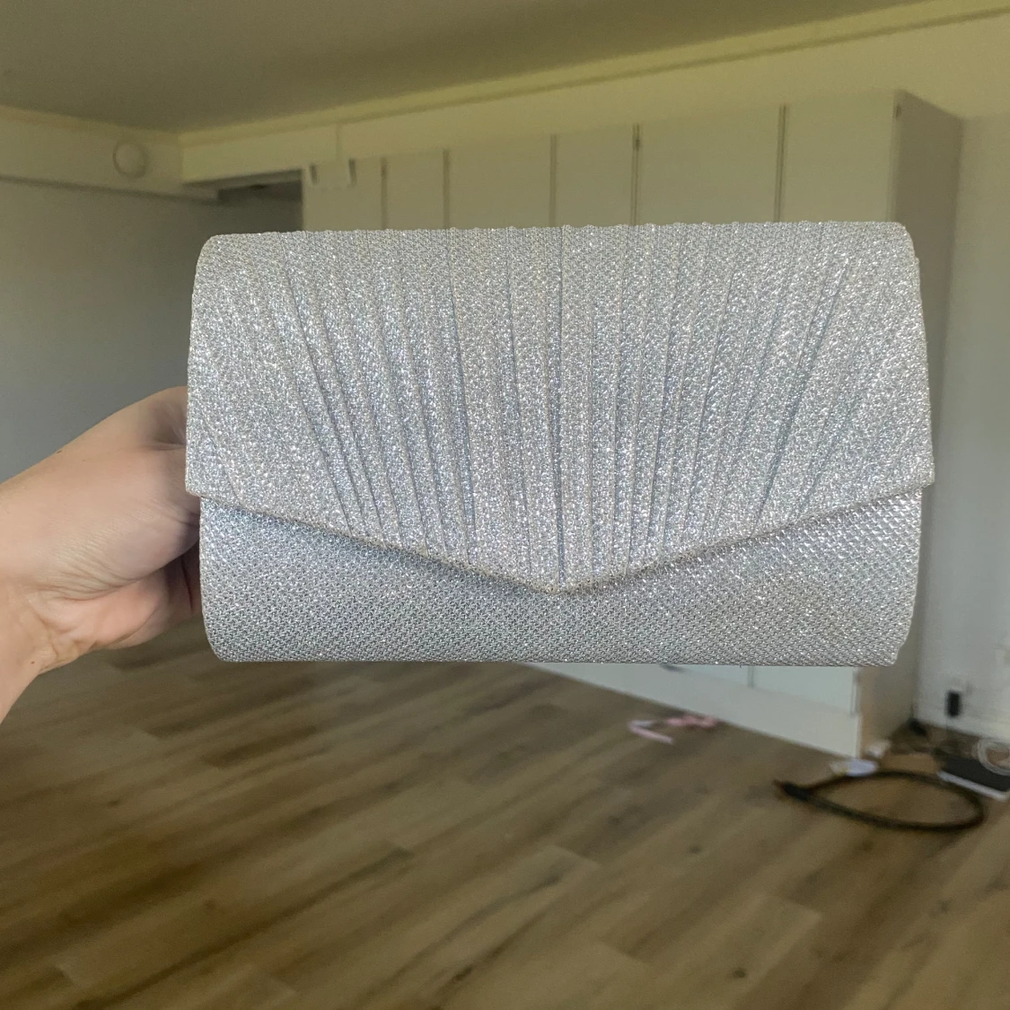 Silvrig glitterväska - 90