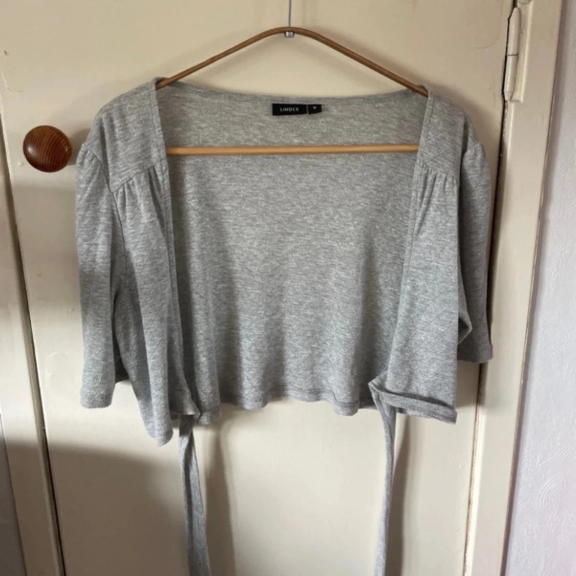 Grå bolero med knytning  - 91