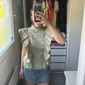 Grön blus Zara - Superfint skick! Snygga detaljer.