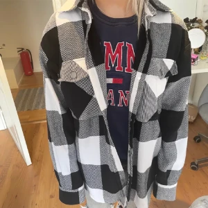 skjort jacka - köpt på Gina tricot men inte använd så mycket!