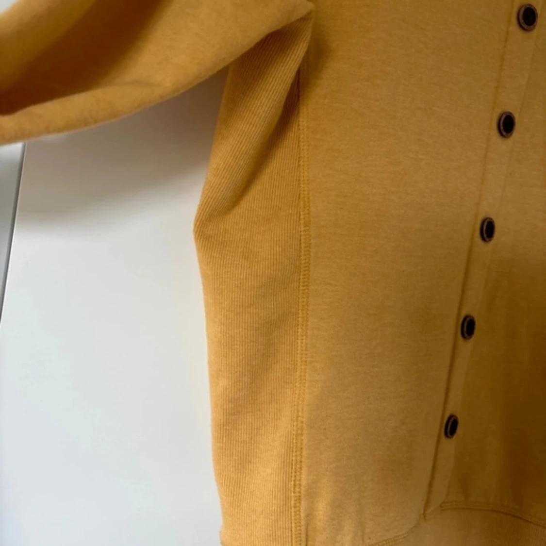 gul tjocktröja  - 91