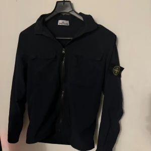 Stone island overshirt  - Stone island overshirt storlek M skick 9/10 pris 2000kr 