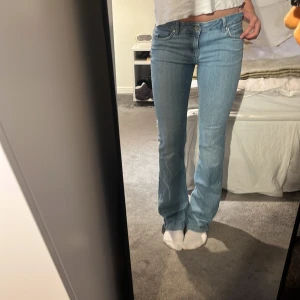 Lågmidjade jeans - Vintage lågmidjade bootcut jeans från zara!!!💗💗