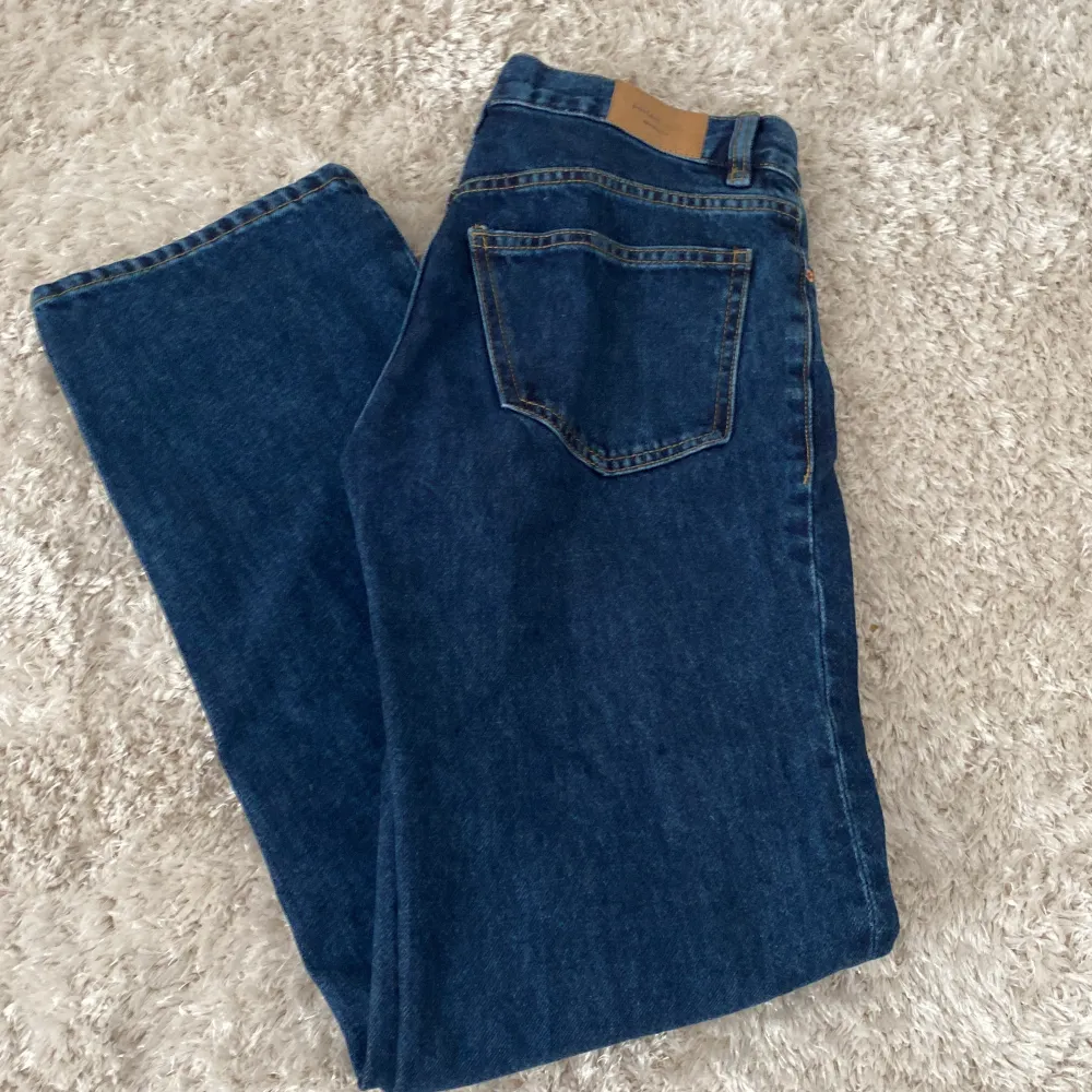 Fina helt nya endast provade low waist raka jeans från Gina Tricot. Säljer då de var för stora för mig. 💙💙. Jeans & Byxor.