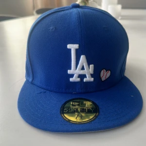 La keps  - Nyköpt MLB keps(la dodgers)  Aldrig använts  Säljer pga att den är för stor för mig 7-3/4