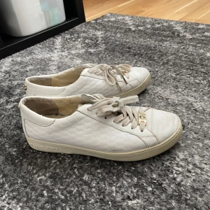 Michael kors skor stories 38 - Använt par gånger men inga hål