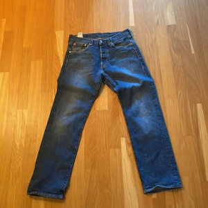 Levis 501 - Tjena säljer doma då dom inte passar längre! Om du har några frågor är det bara att fråga på 