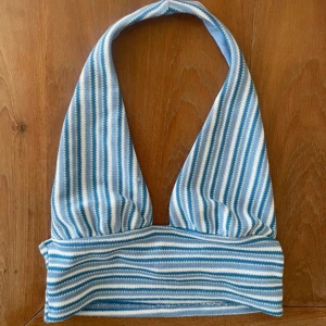 Halter topp - bra skick, använd bara 1 gång!