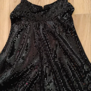 Glitter armlös polo top - Svart glittrig Polo Top 