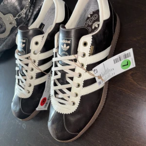 Adidas gent gtx dark brown/wonder white - Sällsynta skor som inte säljs i svensk butik  nypris ca 1500kr + frakt