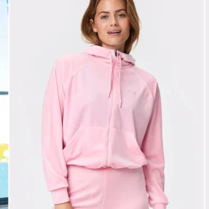 STRONGER mjukisset dam oanvänd nypris ca 1700:- - Storlek medium passar small perfekt skick