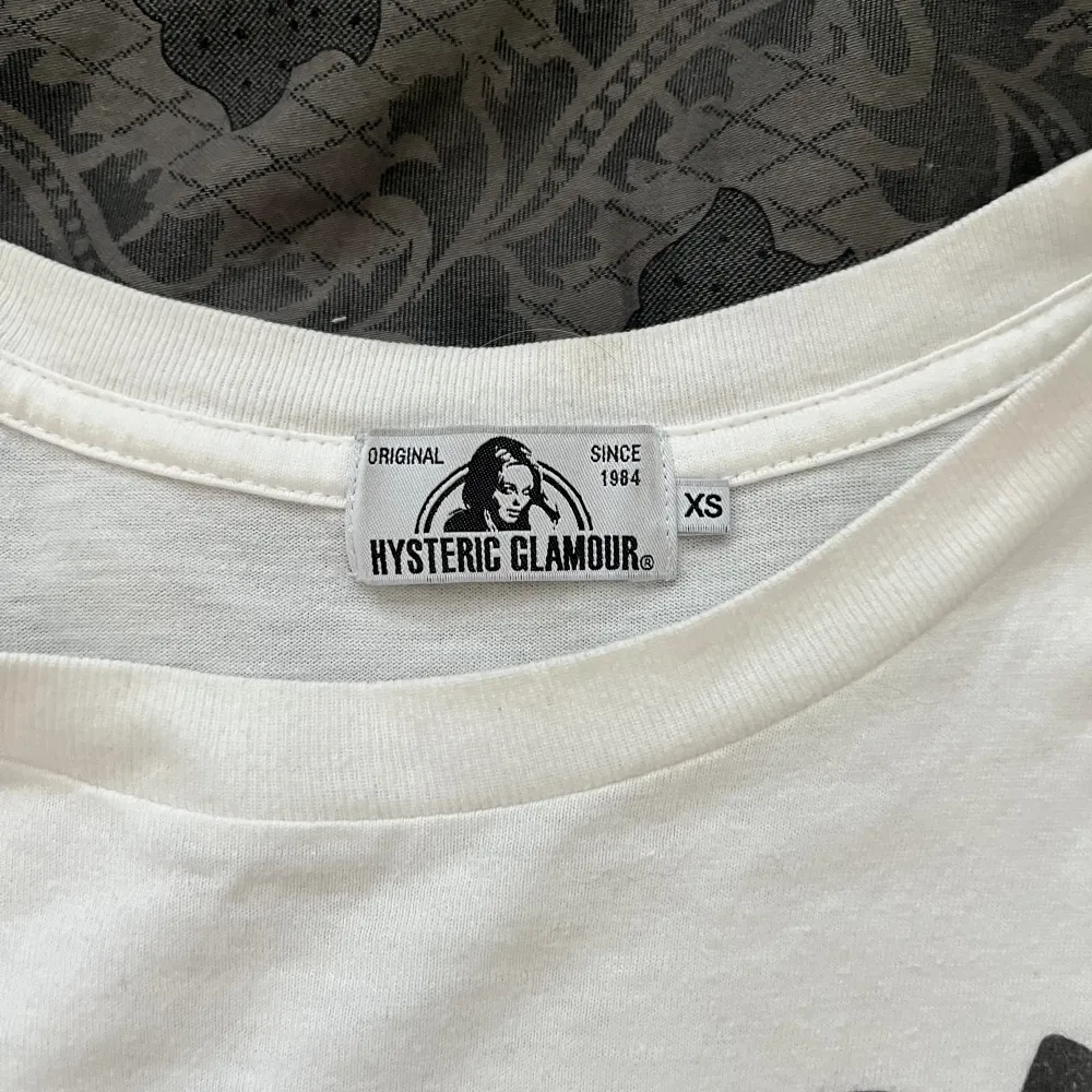 Hysteric glamour bear spell out tee, Condition 10/10 no flaws, nice white tee for the summer. Marked size is S fits like slightly big small, authentic of course.. T-shirts.