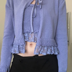 Fin stickad zara set - Köpt förra året men kom aldrig till användning, sitter väldigt fint på och är helt ny bara testad!!