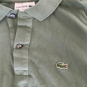 Lacoste piké - St: M, slimfit, nyskick, pris KAN diskuteras!