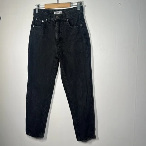 Mom Jeans  - Använda få tal ggr, fint skick. 