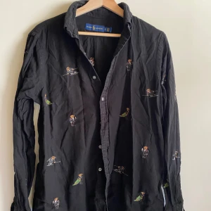 Polo Ralph Lauren Skjorta - Polo Ralph Lauren Skjorta Svart med björna i motiv för att rensa ut vintern