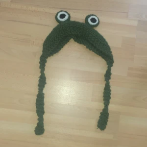 Virkad grodmössa - Säljer denna virkade grodmössan (inte gjord av mig) för att jag aldrig använde den!💕