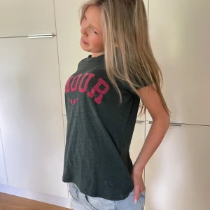 Zadig t shirt  - Jätte fin Zadig t-shirt, knappt änvänd, säljs inte i den färgen längre, pris kan diskuteras💕