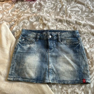 Jeans kjol - Snygg jeans kjol som inte kommer till användning.  Köpare står för frakt. 
