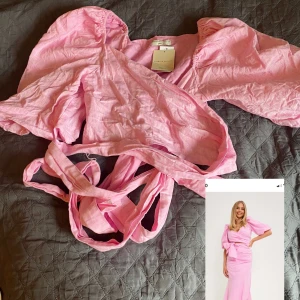 Rosa linnesett  - Rosa linnesett från Gina Tricot. Aldrig använt 