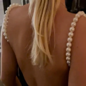 Klänning - Väldigt snygg klänning som jag köpte här på plick. Hade dock en annan klänning på balen så den kom aldrig till användning. Sista bilden är min egen.