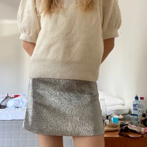 Silverkjol - Sån söt silverlejon från HM. Aldrig använd, har lappen kvar. Köpt för 149kr, säljer för 100. Köpare betalar för frakt 