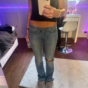 Super snygga lågmidjade replay jeans!  Ungefär storlek som motsvarar zara jeans storlek 34