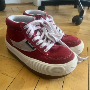 Northwave Espresso - Dessa skor är oanvända enstaka gånger och som ni ser ett hål vid hälen men annars jätte fina! Storleken är 38 och kommer i original förpackningen!