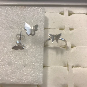 925 Silverpläterade Fkäril Ring / Öronringar - Fri stlk  Ring 69kr/st  Öronringningar 49kr/par  Totalt 115kr 