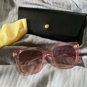 Solglasögon  - Använt 1-2 gånger. Mycket bra skick. 