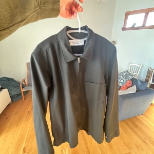 L’Homme Rouge - Storlek 48/M