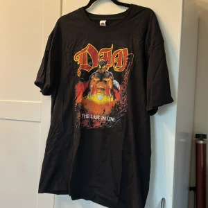 Dio tröja - En Dio band tröja som inte kommer till användning 🖤